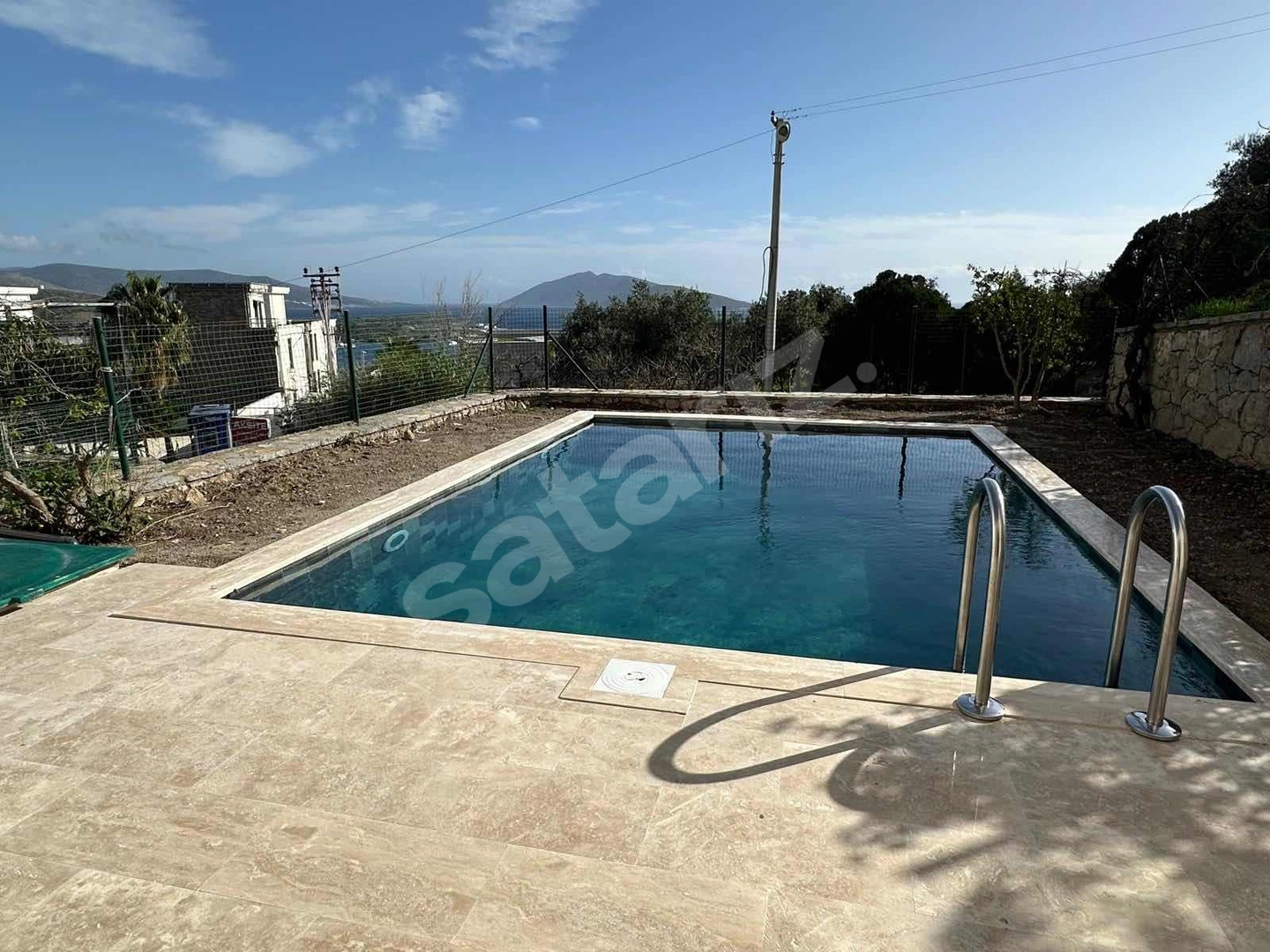 BODRUM BİTEZDE KİRALIK HAVUZLU DAİRE