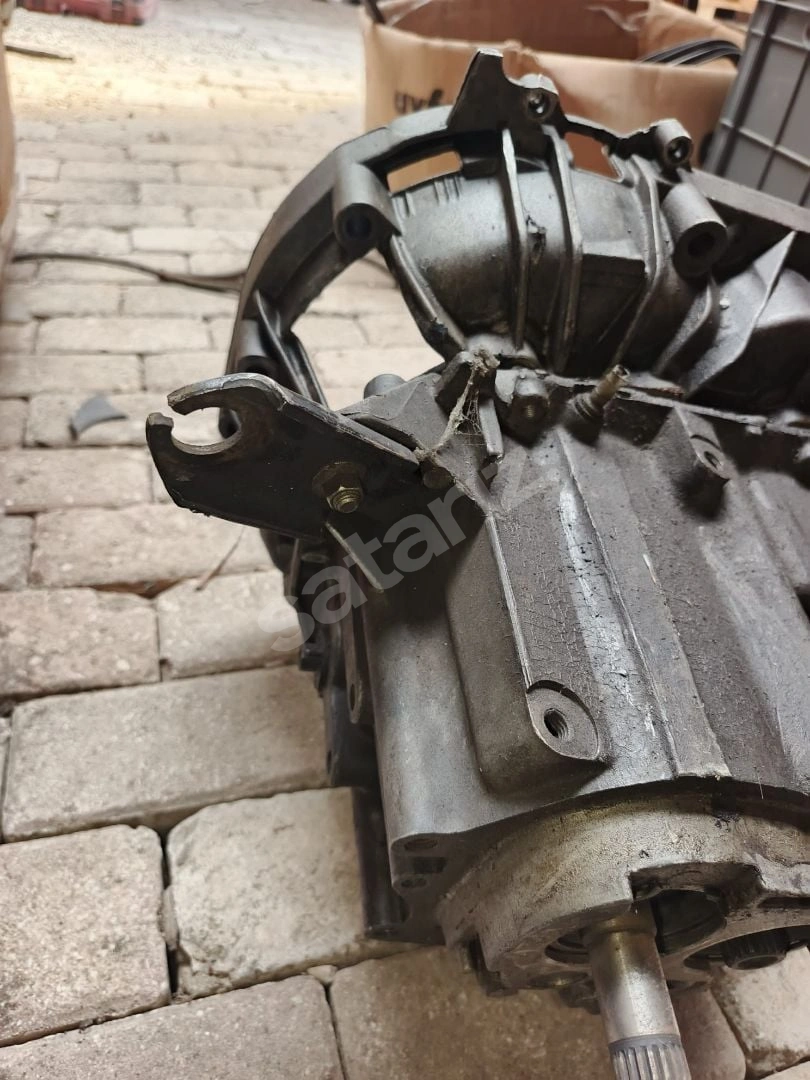 Renault Clio Kangoo Şanzıman Arka Kovan Kapak