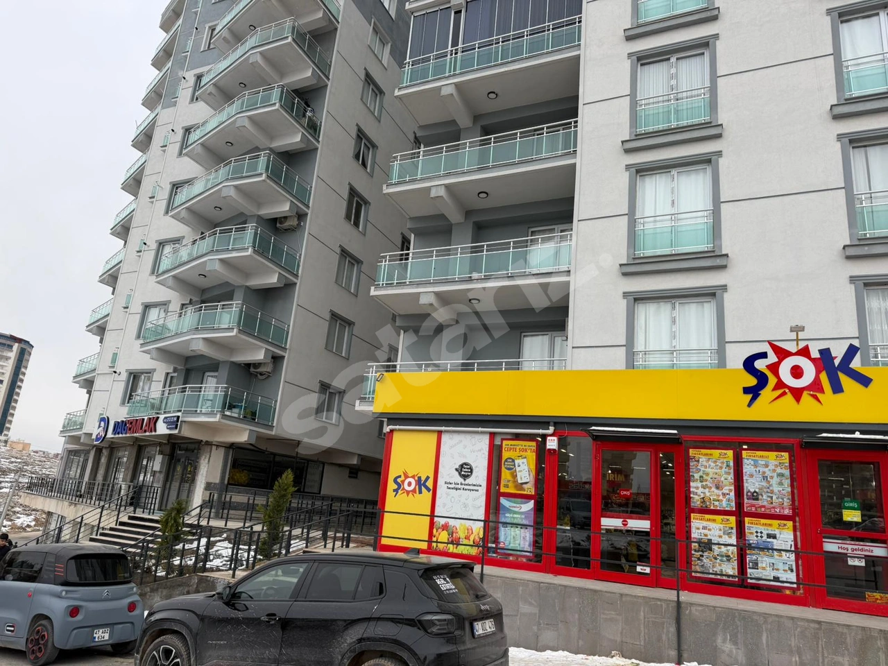 Anayola Yakın, Resmi Kurumlara Komşu Kiralık 2+1