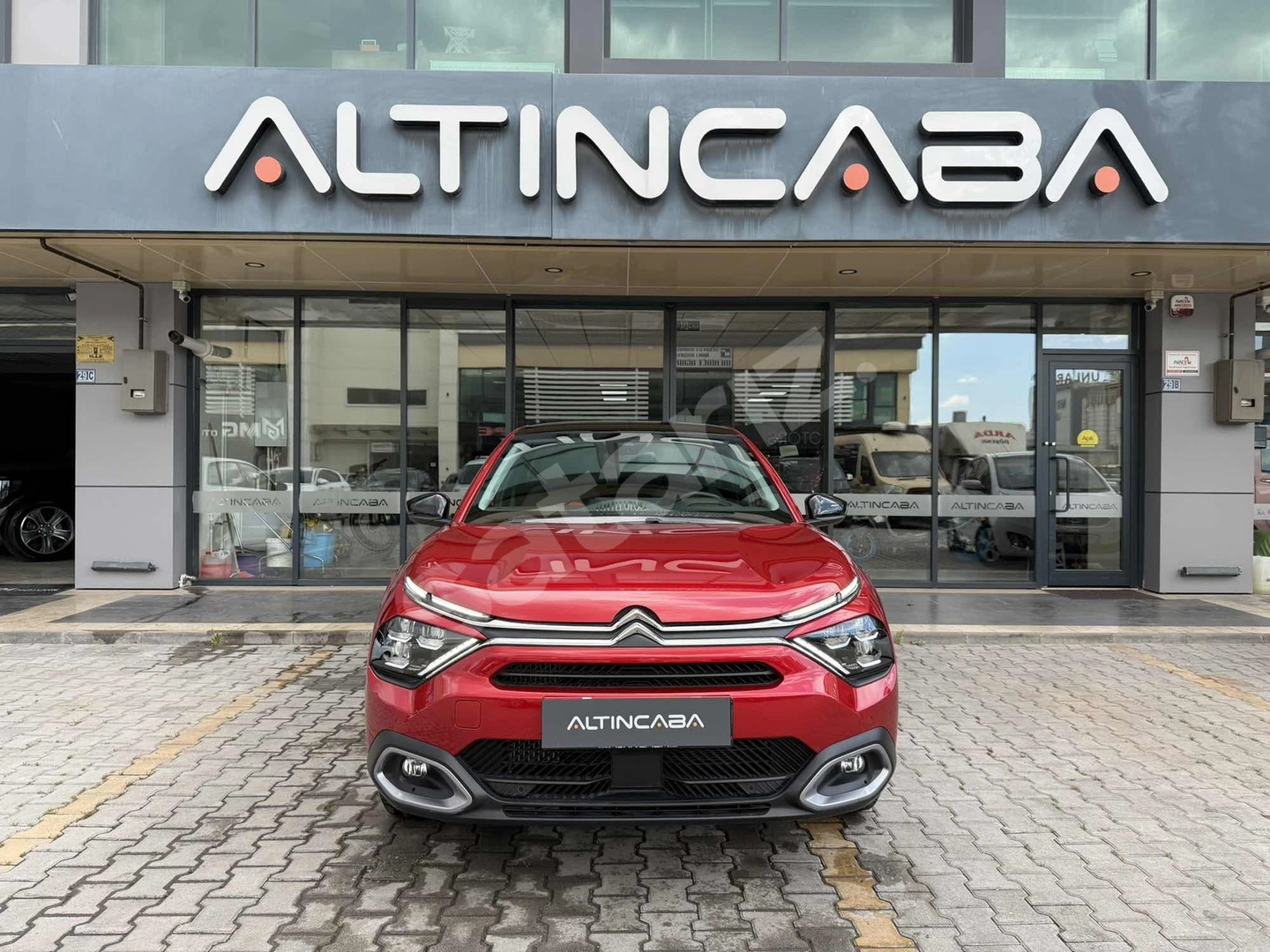 ALTINCABA'DAN 2024 CİTROEN C4 X 1.2 PURETECH SHİNE 6.500KM