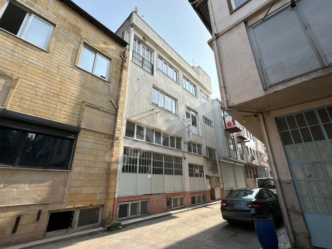 MERKEZİ KONUMDA ÇİFT CEPHELİ 4 KATLI FABRİKA BİNASI