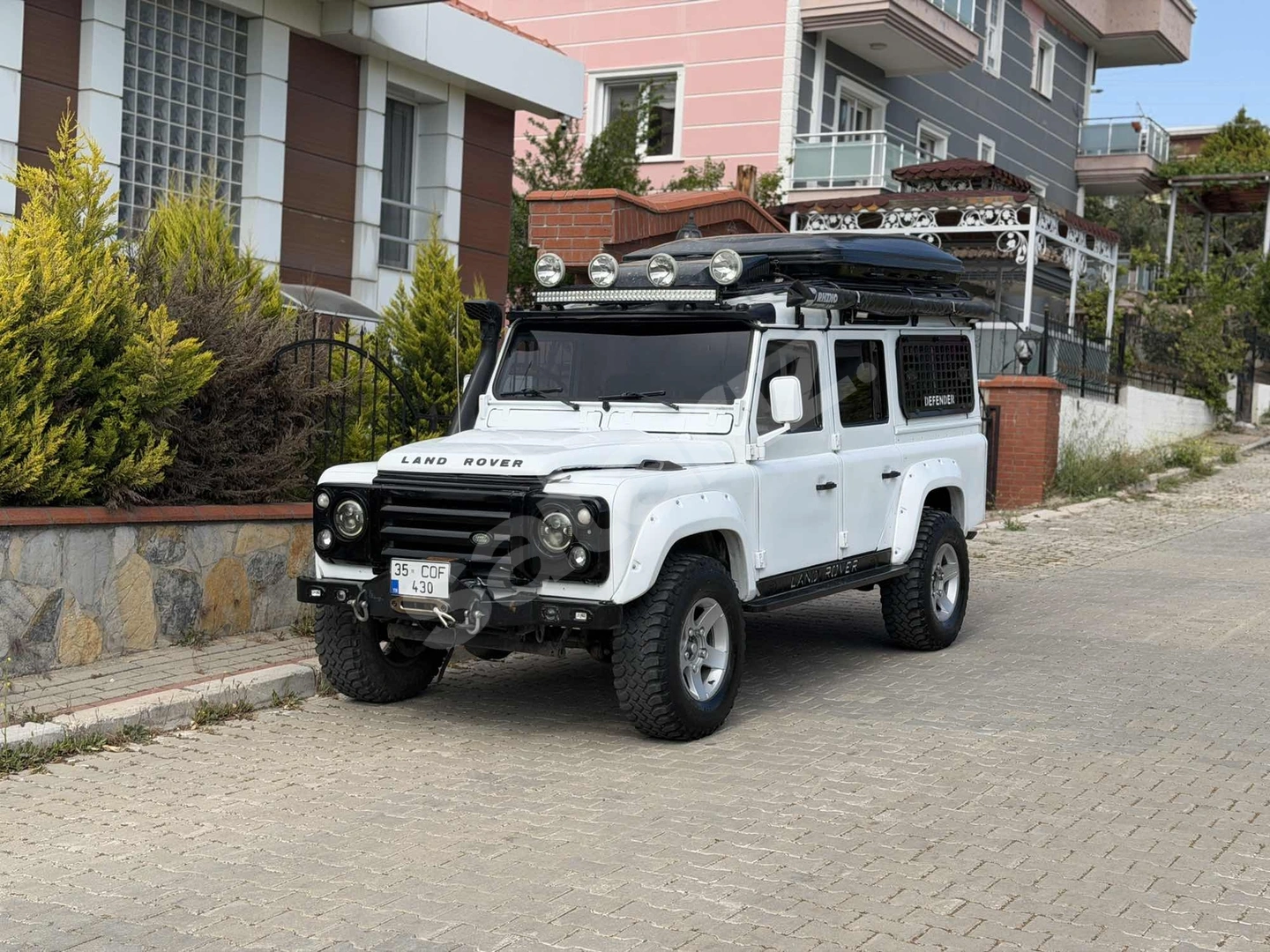 LAND ROVER DEFENDER