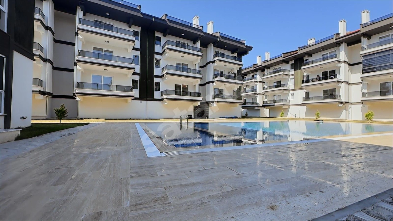 ŞARKÖY CUMHURİYET MAH. HAVUZLU SİTEDE SATILIK 2+1 DAİRE