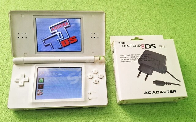 NİNTENDO DS LİTE 16GB R4 KARTLI BOL OYUNLU SIFIR ŞARJ ALETİ