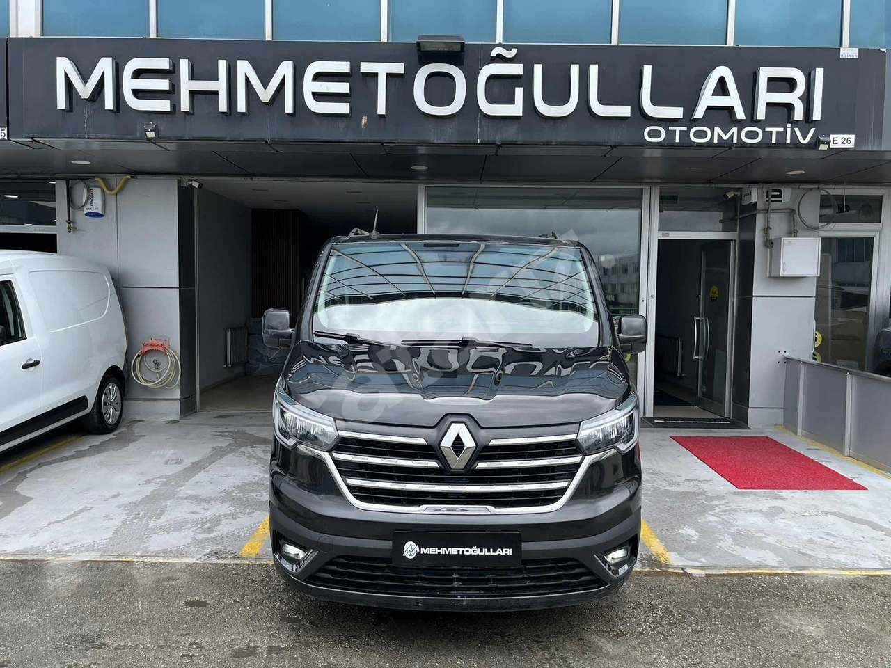 8+1 OTOMOBİL BOYASIZ SERVİS BAKIMLI KARTA TAKSİT TAMAMI KREDİLİ.