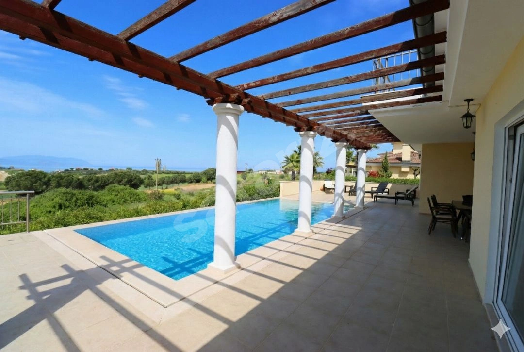 KUŞADASI  nda 1.000 M2 ARSADA 4+1 HAVUZLU MÜSTAKIL SATILIK VILLA