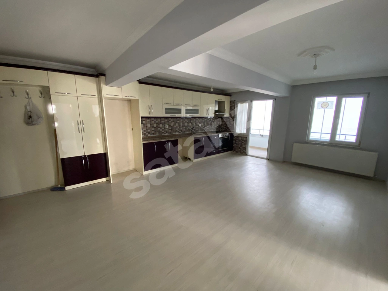 ELBİR EMLAKTAN HÜRRİYET MAHALLESİNDE 3+1 KİRALIK DAİRE