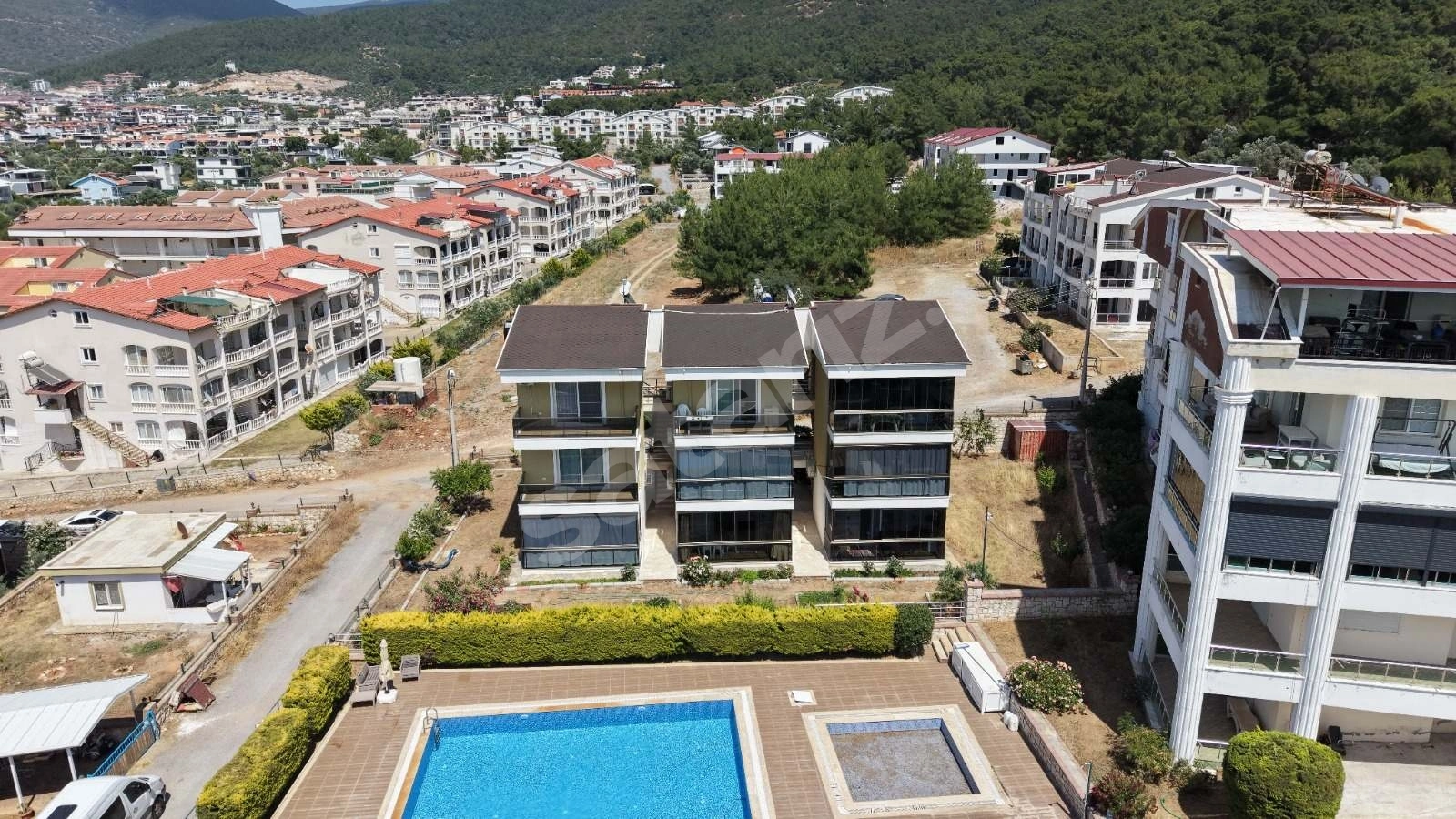 AKBÜK MERKEZDE DENİZE 400 METRE EŞYALI 1+1 FIRSAT DAİRE