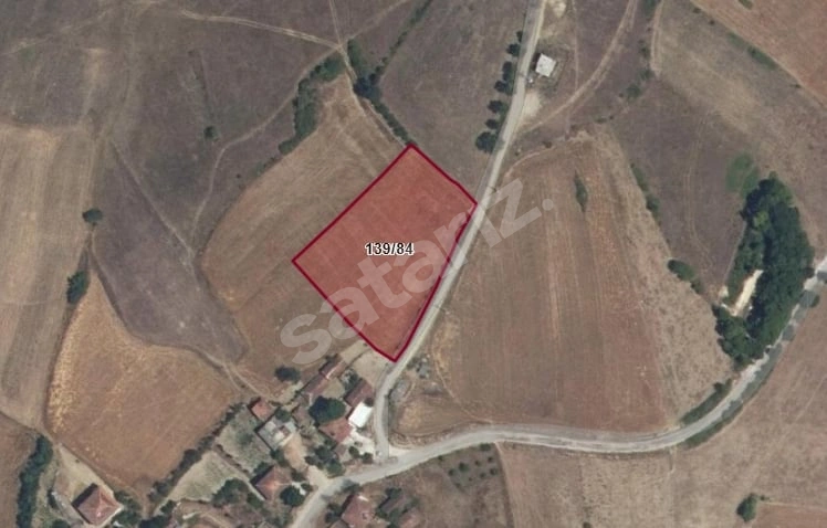 ÇAKALLIDA 4 DÖNÜM MÜKEMMEL TARLA