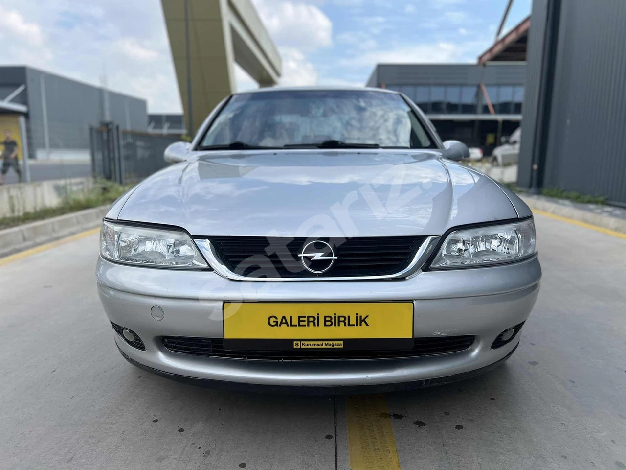 KREDİ KARTINA 12 AY TAKSİTLE 2001 MODEL OPEL VECTRA 2.0 CDX