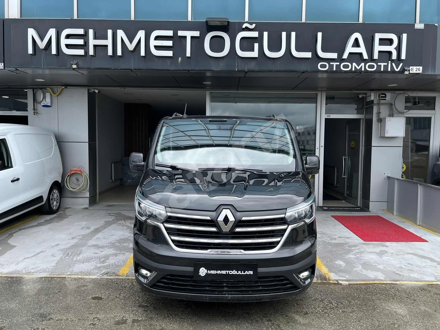 8+1 OTOMOBİL BOYASIZ SERVİS BAKIMLI KARTA TAKSİT TAMAMI KREDİLİ.