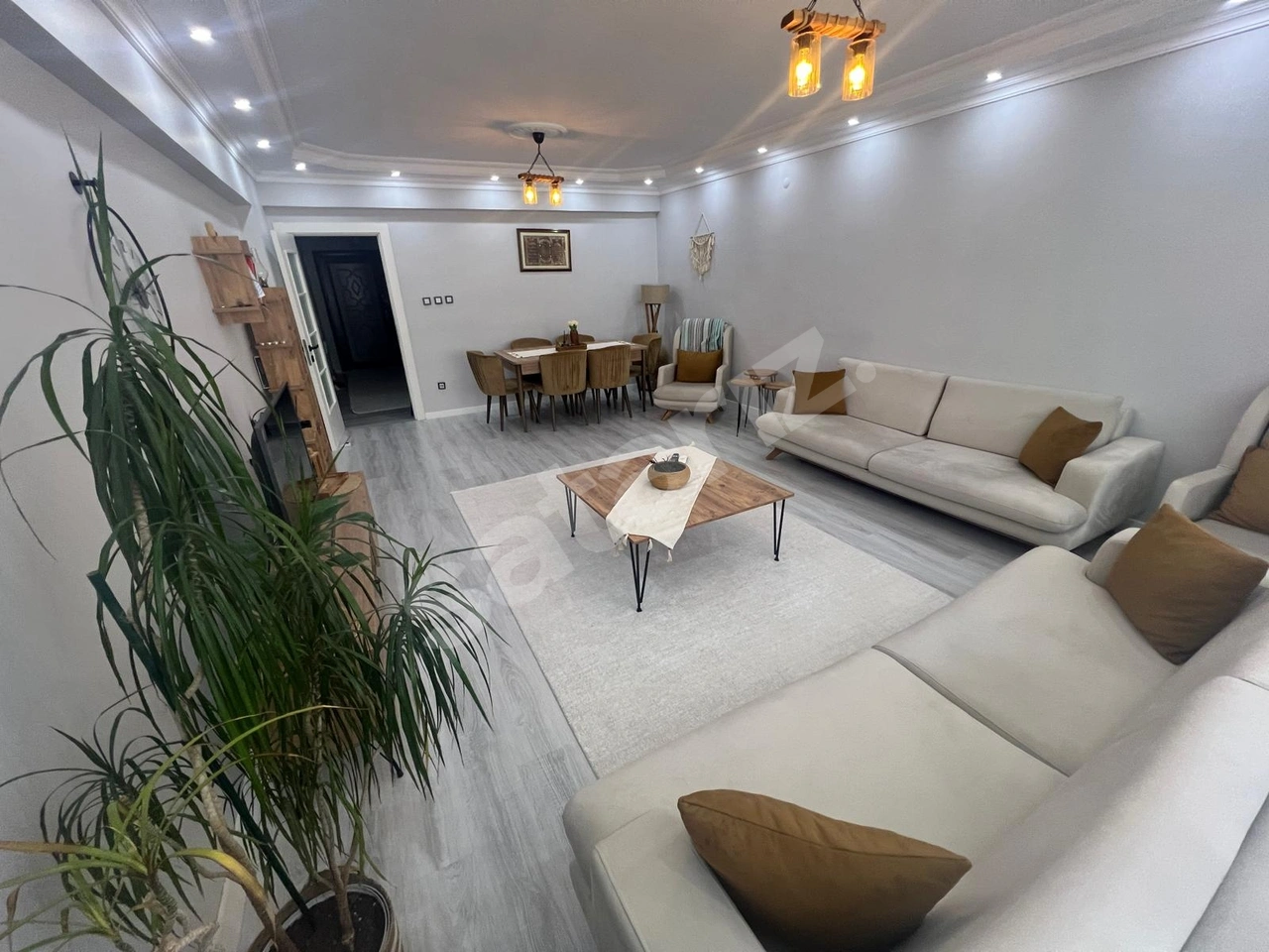 BERRAK'TAN AÇI KOLEJİ CİVARINDA MASRAFSIZ SATILIK FIRSAT DAİRE!