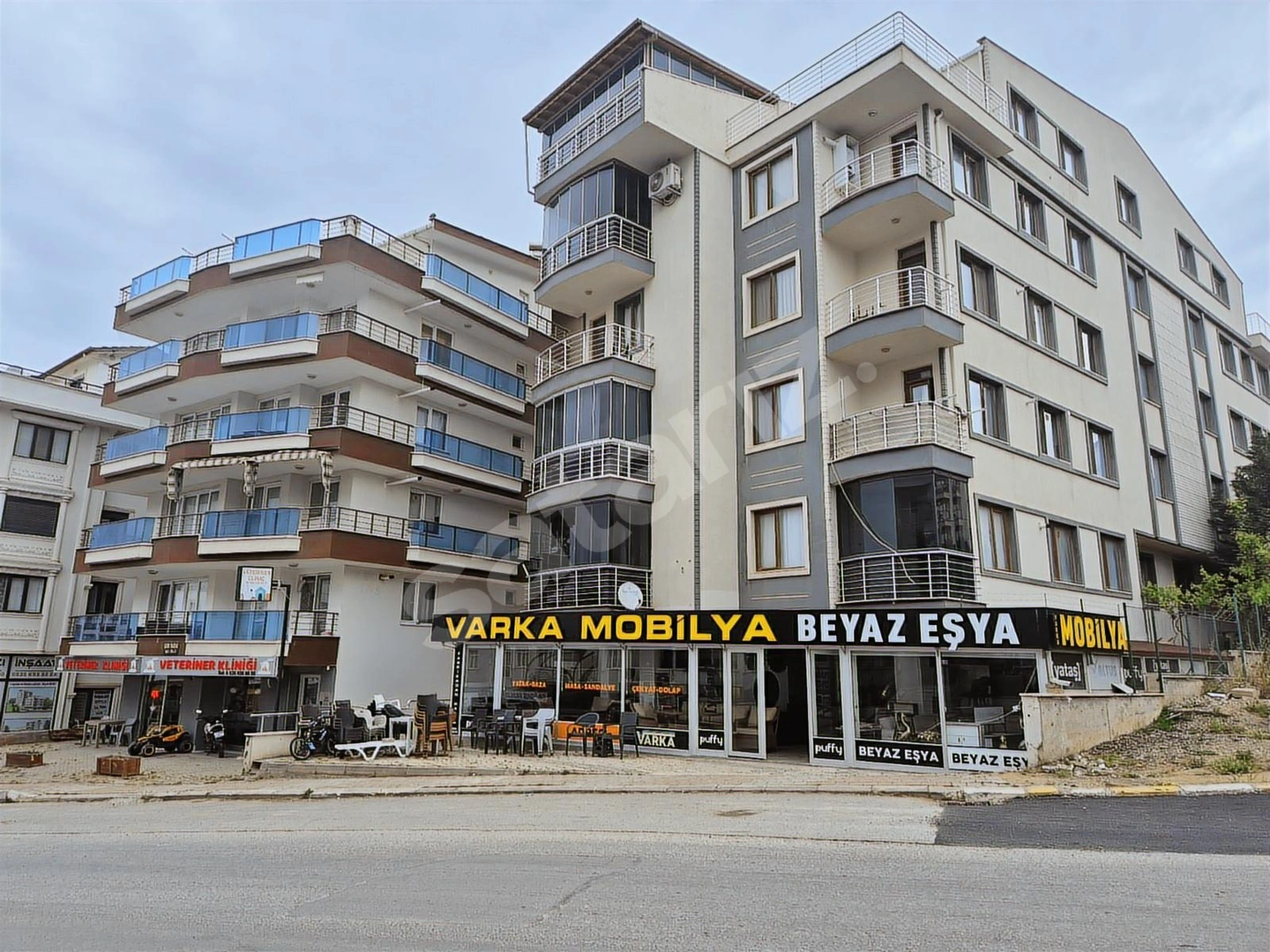 AY EMLAK'TAN CADDE ÜZERİ BODRUMLU 650m2 KULLANIM ALANLI DÜKKAN