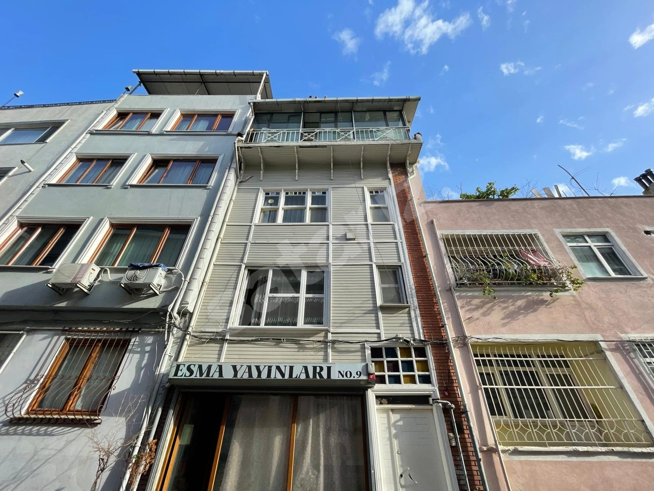 FATİH KÜÇÜK AYASOFYA'DA TARİH KOKAN SATILIK BİNA