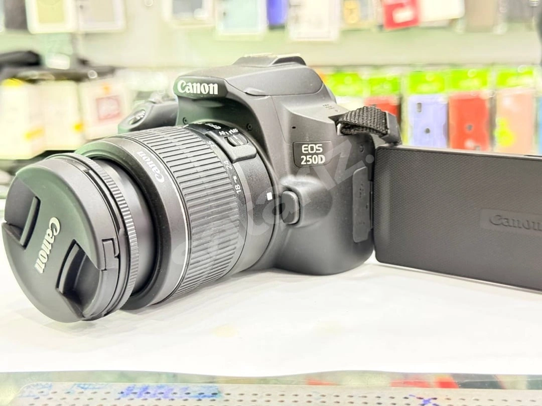 CANON EOS 250D + 18-55mm Lens Kit