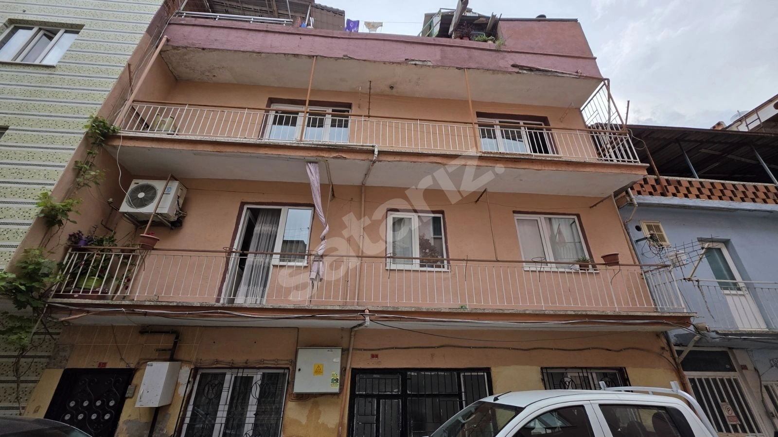 MANİSA BARBAROSTA 144 m² ARSA İÇİNDE 4 KATLI KOMPLE BİNA