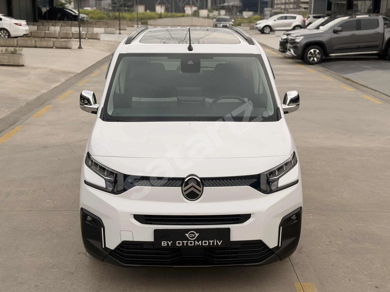 BY OTOMOTİV 2025 BERLİNGO MAX OTOMATİK BOYASIZ CAM TVN AKSESUAR