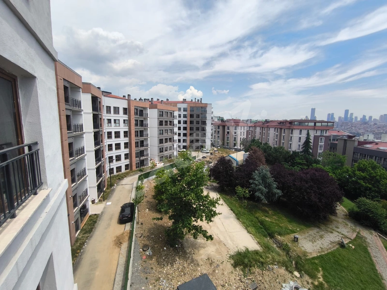 HİZMET SİTESİNDE ŞAHANE MANZARALI 2+1 ÇİFT BALKONLU KİRALIK DAİR