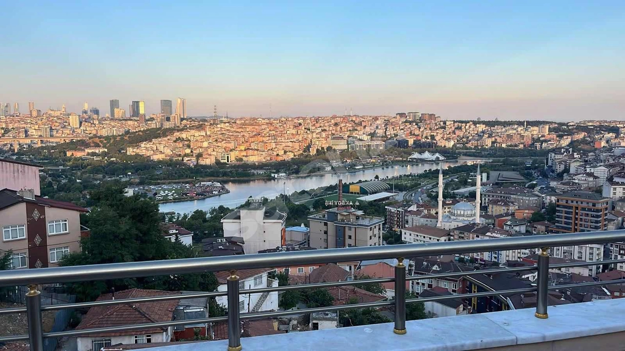 HALİÇ MANZARALI OTURUMA HAZIR ŞIK SATILIK DUBLEX DAİRE