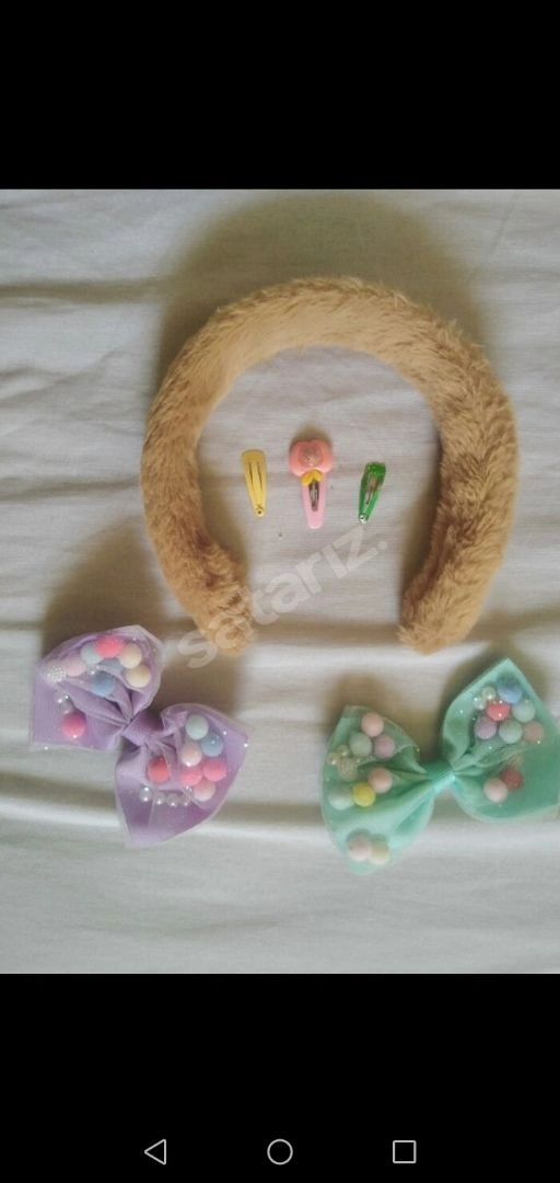 Peluş taç ponponlu tokalar