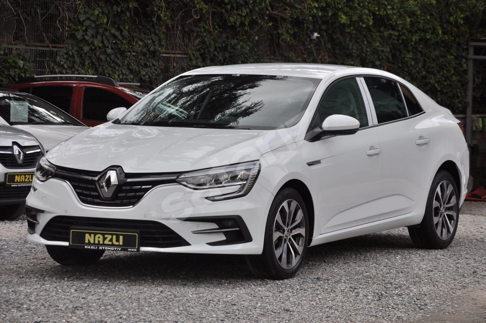 2025 RENAULT MEGANE (senetle taksitlendirme seçeneğimiz vardır)