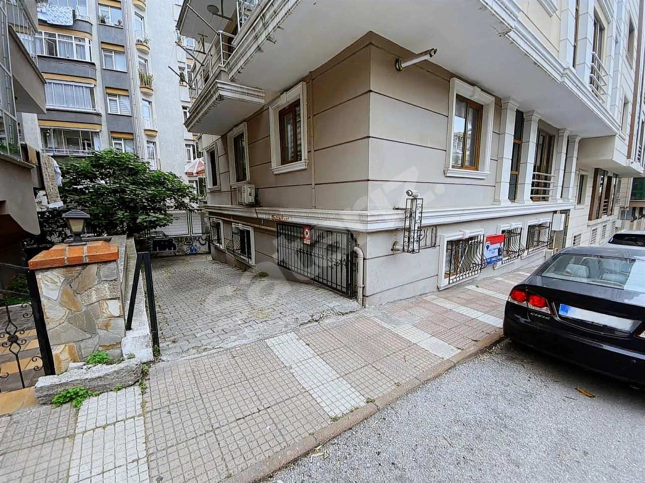 Bahçeli Otoparklı Satılık Daire