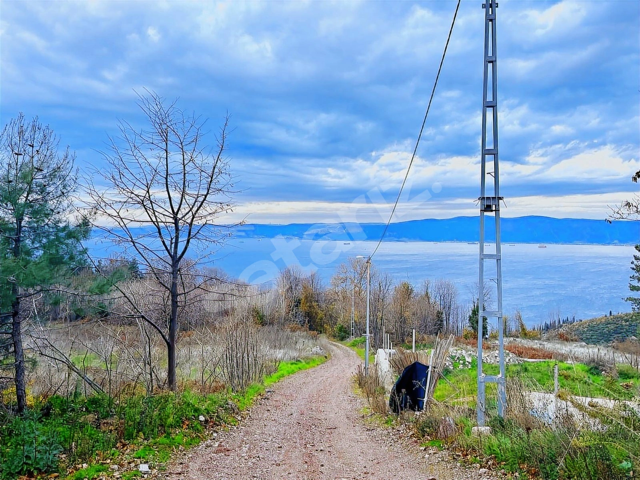 Rw Nova'dan Full Deniz Manzaralı Yola Cephe Arazi
