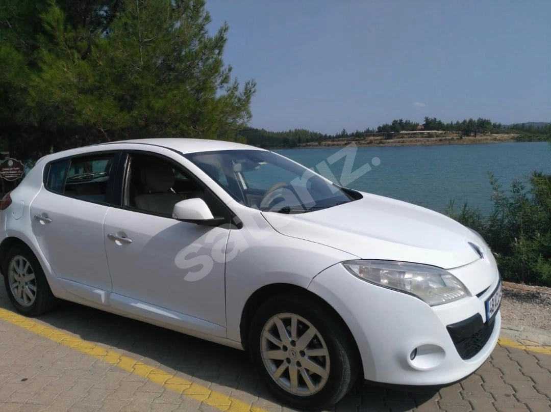 DÜŞÜK KM Lİ AĞIR HASARLI FUL PAKET MEGAN