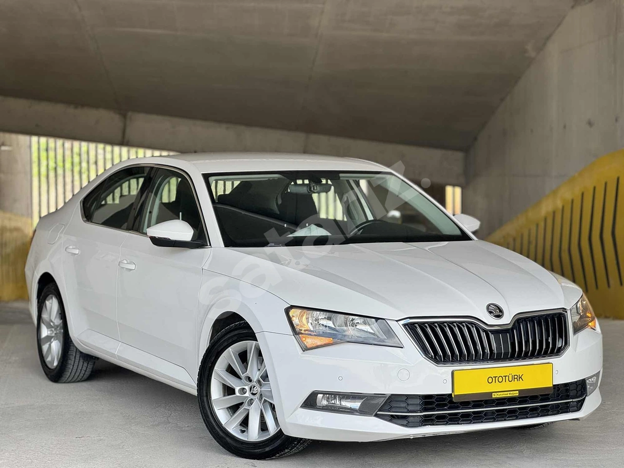 2015 SUPERB 1.6 TDİ* ELEKT.BAGAJ* KARTA 12 TAKST*EMİN FUZUL EVİM