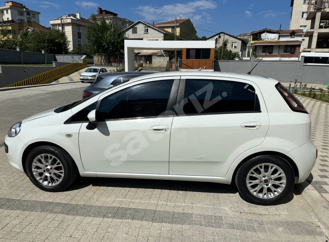 Düşük Km Temiz Bakımlı Kapalı Otopark Arabası