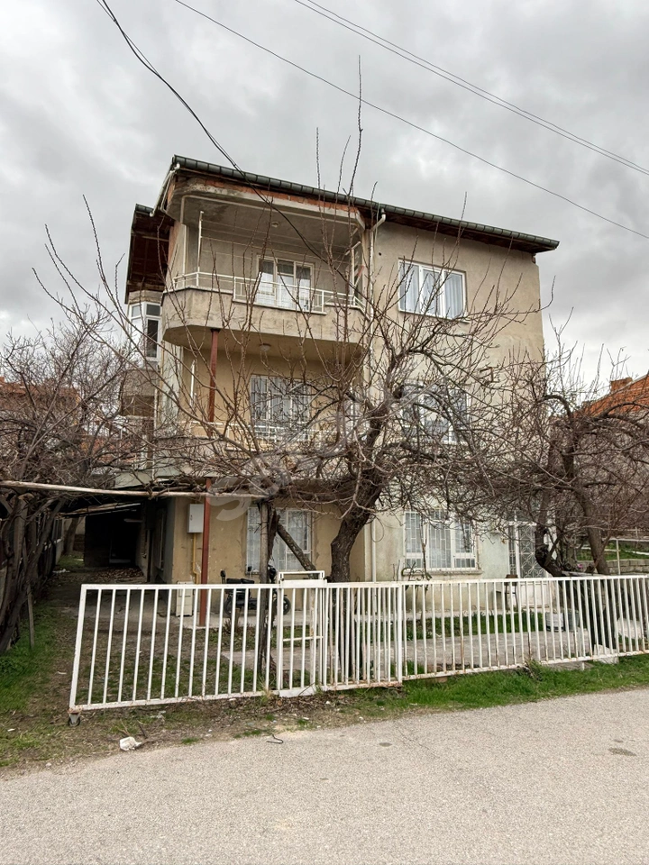 ARSLANBEY EMLAKTAN SATILIK KOMPLE BİNA