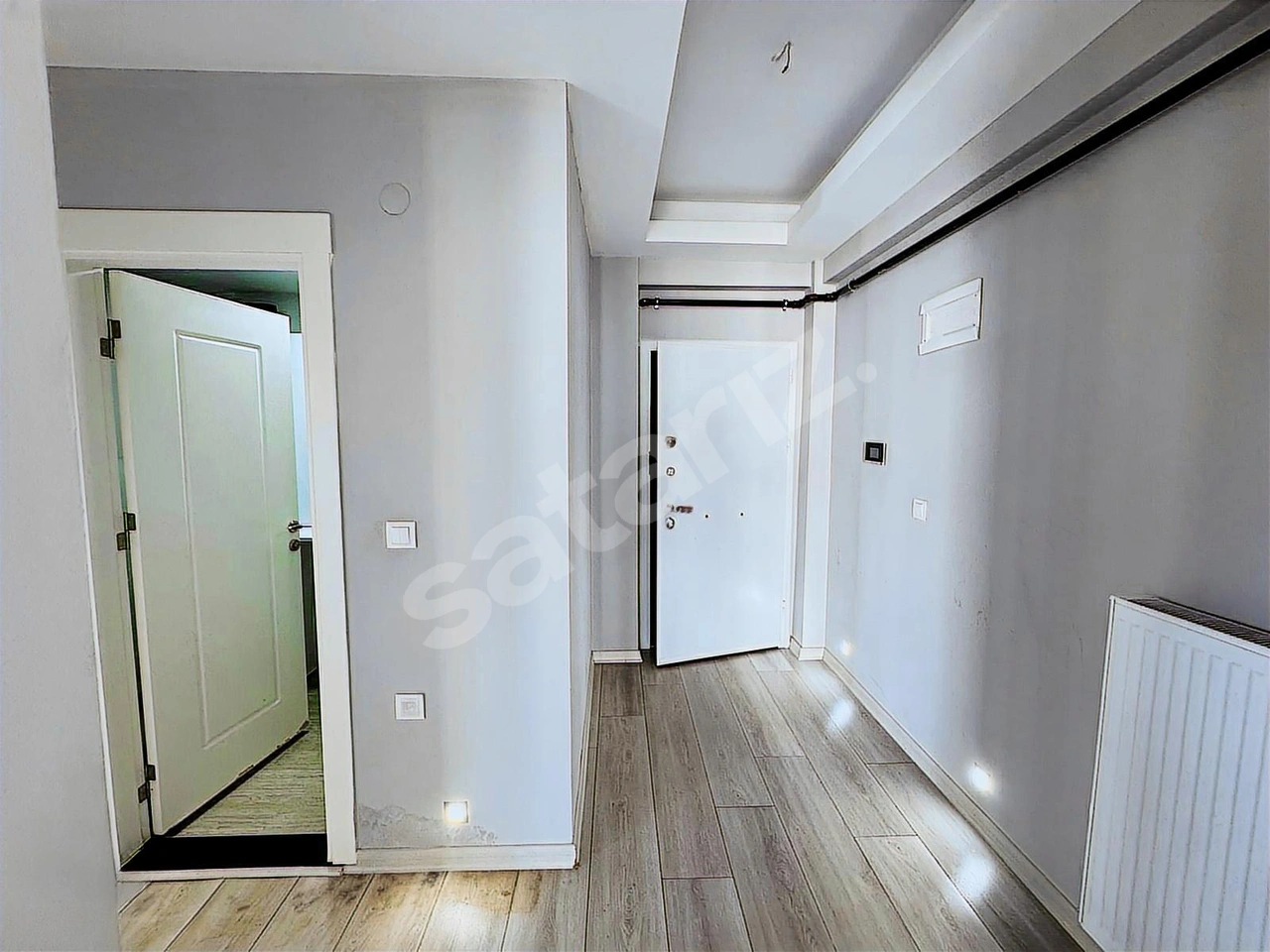 REMAX DÜNYA AYŞENDEN ATAKENTİN GÖBEĞİNDE 2+1 KİRALIK DAİRE
