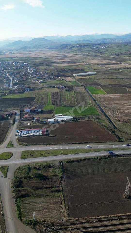Kıymetli lokasyonda Anayola 160metre cephe petrolofisi ruhsatlı