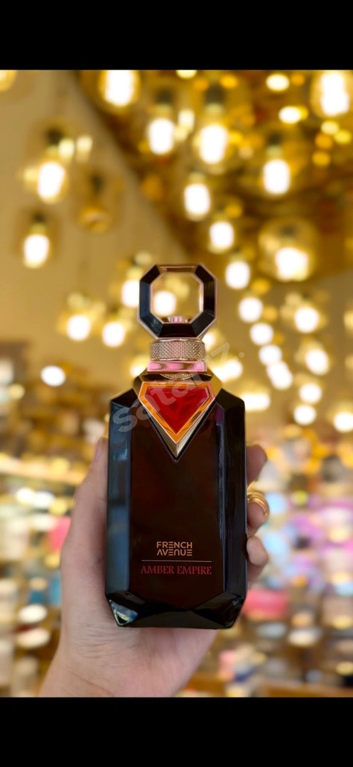 French Avenue Amber Empire Clive Cristian Klonu
