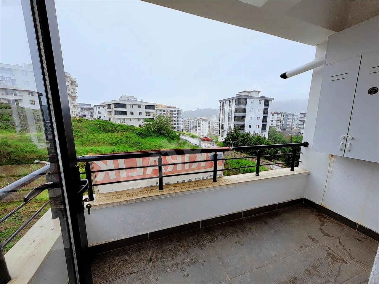 REMAX SEVCAN GÜRLEVİKTEN KÖRFEZDE EŞYALI LÜKS KİRALİK 1+1DAİRE