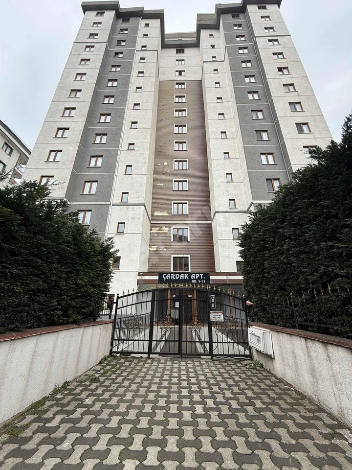 ARMAĞANEVLERDE METROYA 5 DK SİTE İÇİ ARA KAT 2+1 KİRALIK DAİRE