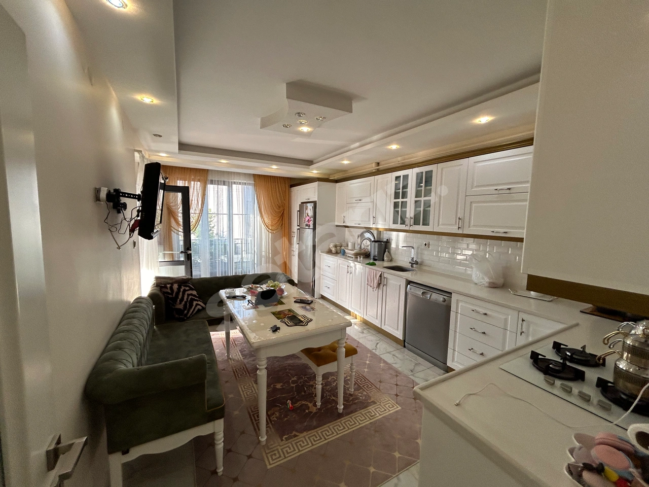 ARSLANLI MAHALLESİNDE DOLU DOLU 3.5+1 ORTA KAT DAİRE