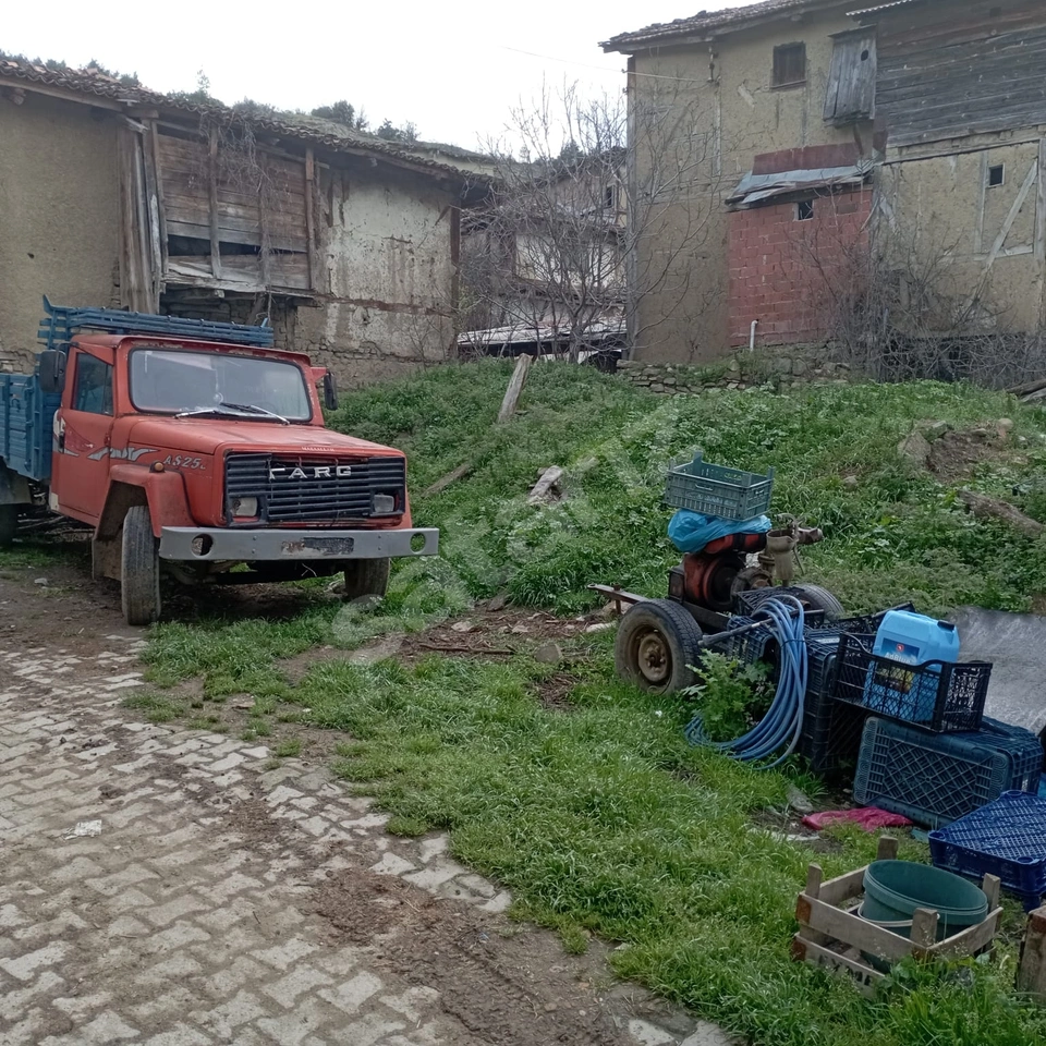 GEYVE'NİN GÜZEL KÖYÜNDE KÖY İÇİ İMARLI ARSA