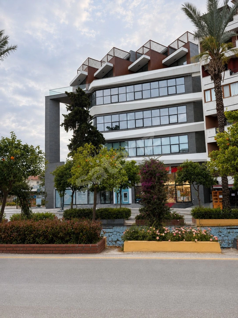 KUŞADASI MERKEZ ANA CADDE ÜZERINDE 57 M² KIRALIK OFIS