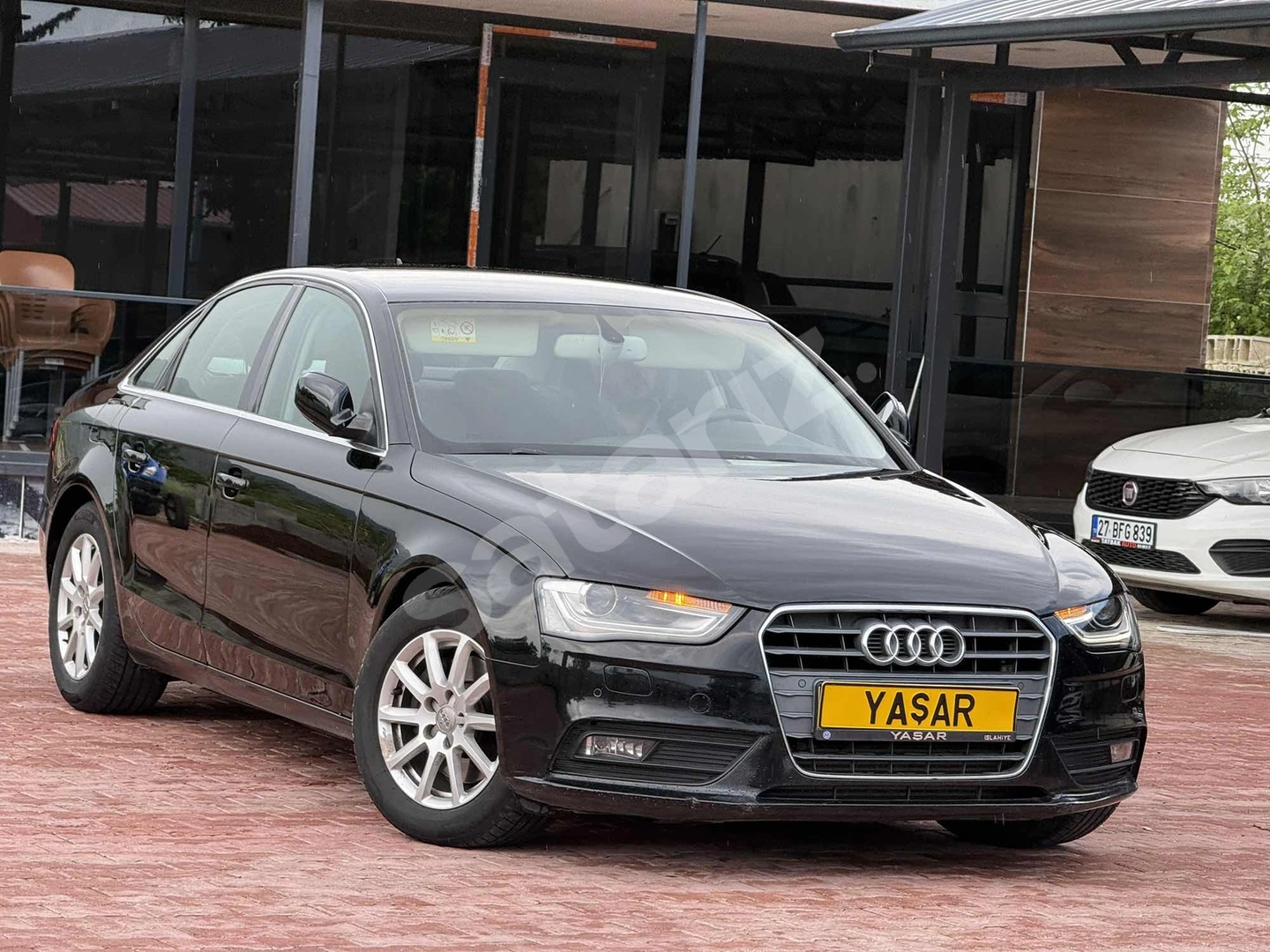 !!! A4 SEDAN 2.0 TDİ BOYASIZ 177 HP 2015 İLK SAHİBİNDEN !!!