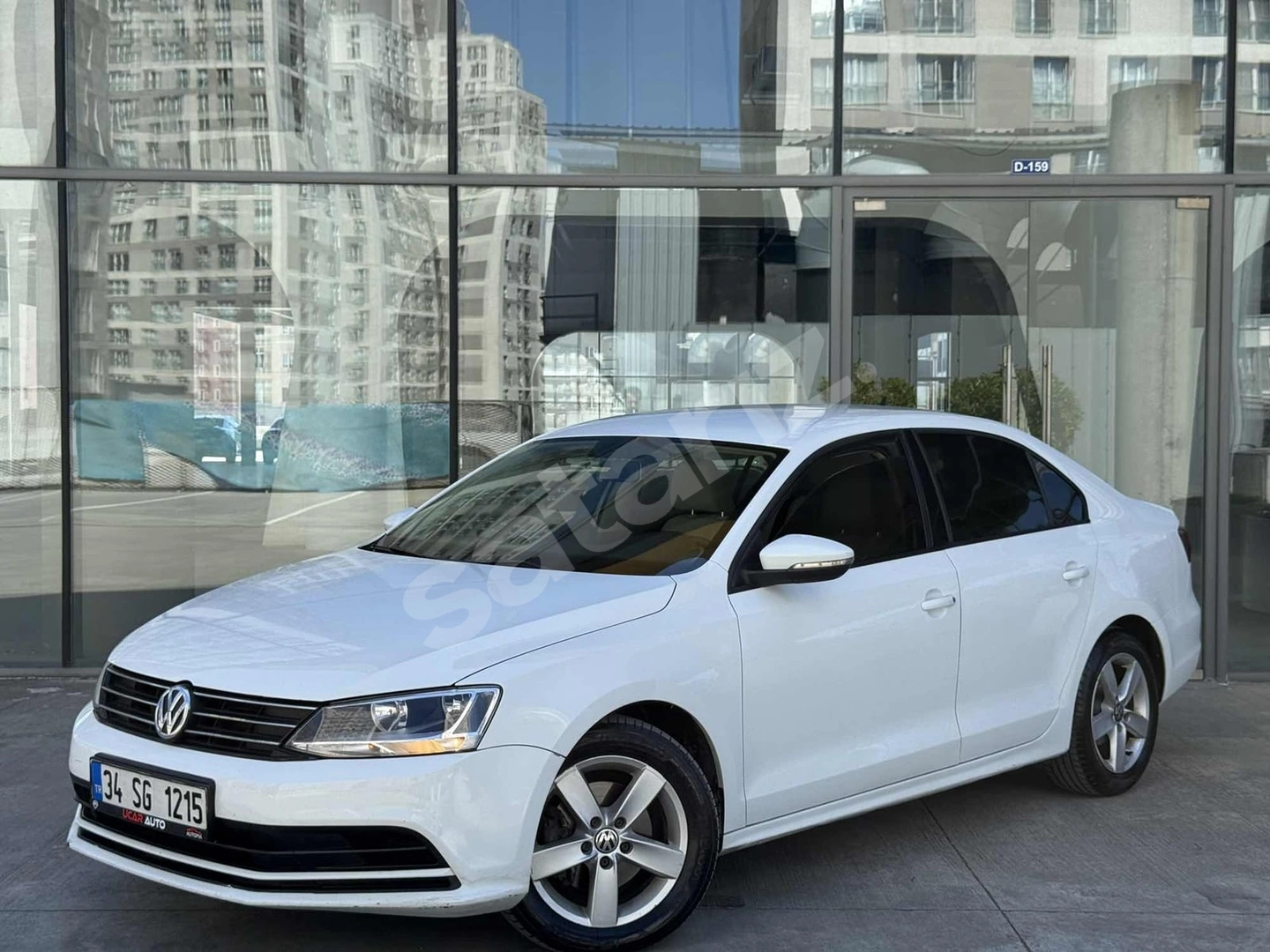 2015 1,6TDİ DİZEL OTOMATİK 160,000KM JETTA İÇİ BEJ MAKYAJLI KASA