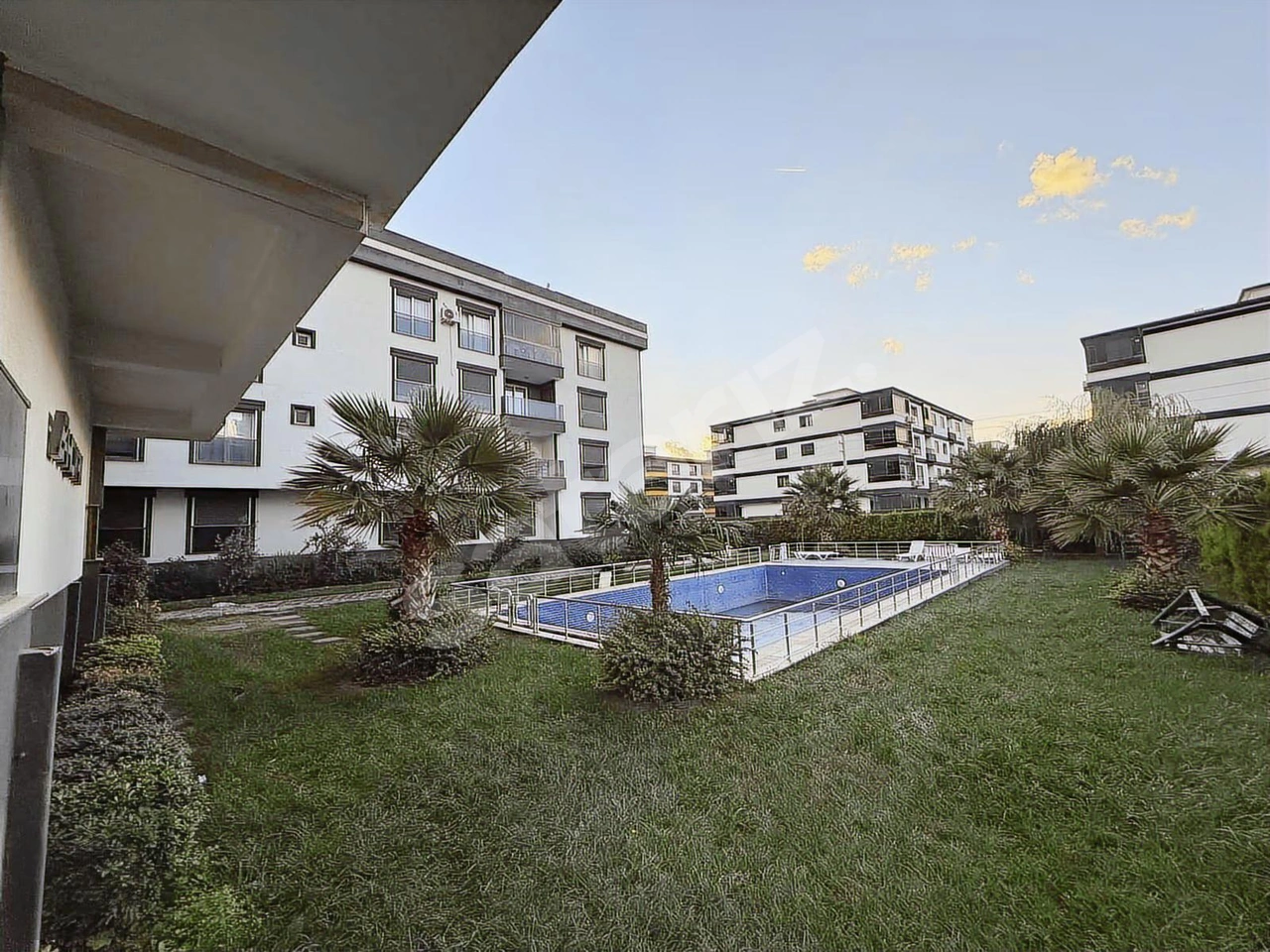 TORBALI MH. HAVUZLU SİTE İÇERSİNDE LÜKS FIRSAT DAİRE 3+1 DAİRE