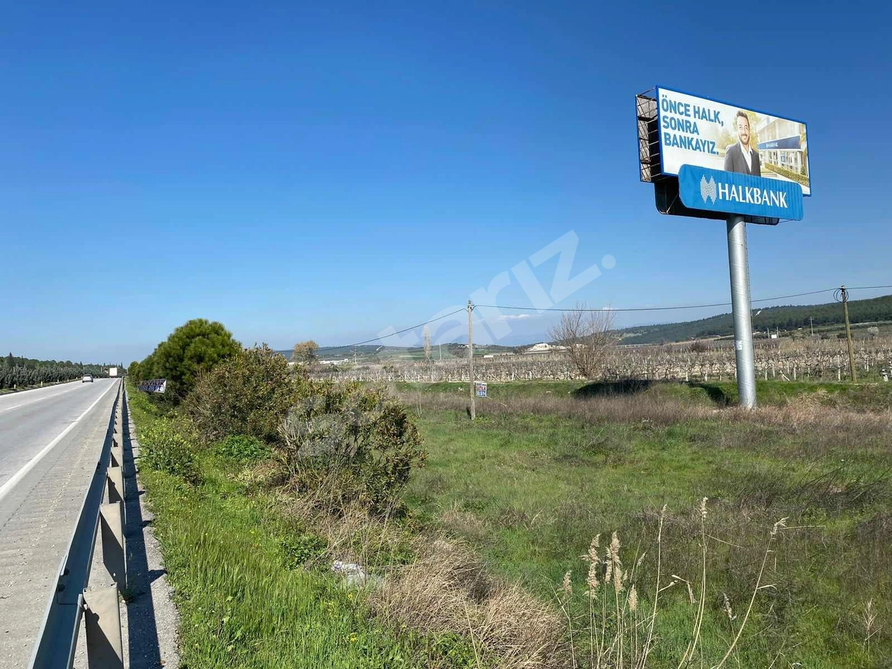 AKHİSAR İSTANBUL YOLUNA CEPHELİ SATILIK ARAZİ
