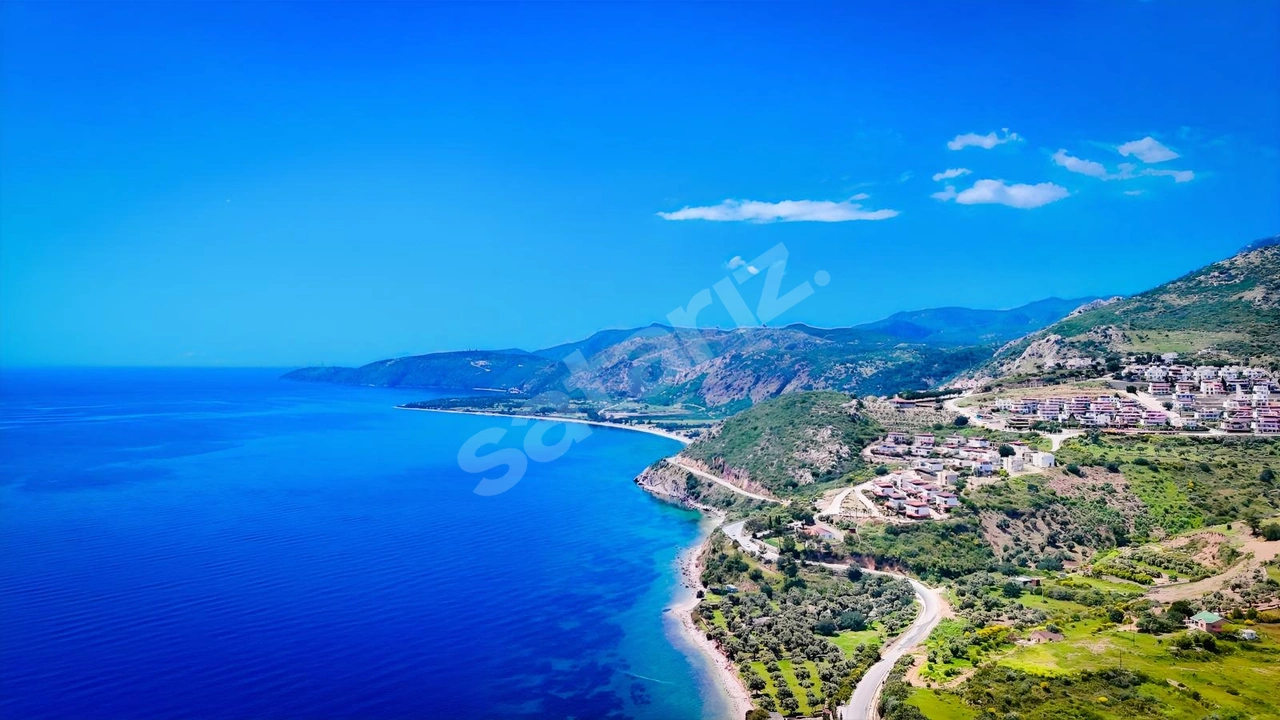 CENNET GİBİ BİR DOĞAYA VE DENIZE SAHİP HAVUZLU SİTEDE 2+1 DAİRE