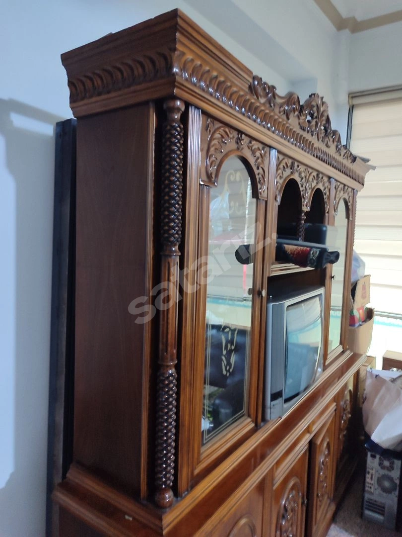 70 Li Yılların Ceviz Oyma İşçilikli Salon Büfesi