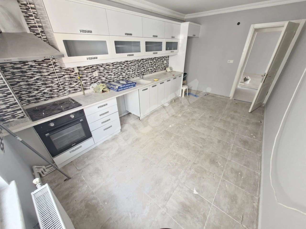 ÇARŞI MERKEZİNDE EMSALSİZ 3+1 EBEVENY BANYOLU KİRALIK DAİRE