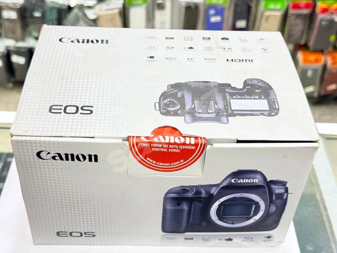 Canon EOS 60D + 50mm Lens