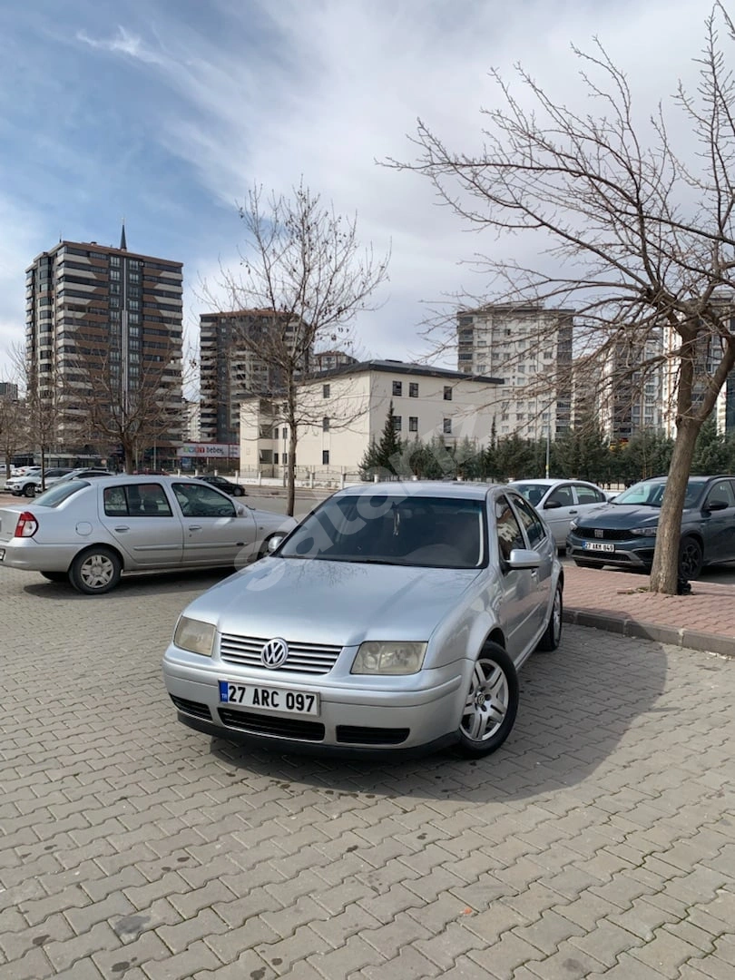 VOLKSWAGEN BORA