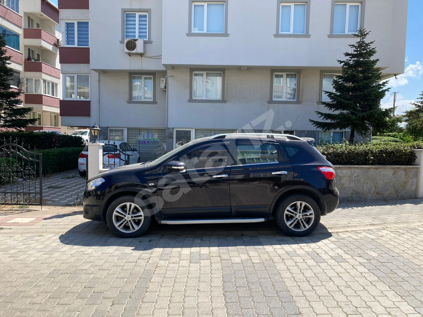 SATILIK UZUN YOL ARACIM NISSAN QASHQAI -CAM TAVAN, DERİ KOLTUK VE KOLTUK ISITMALI, MANUEL 6 VİTES, ÜZÜM SİYAHI RENK