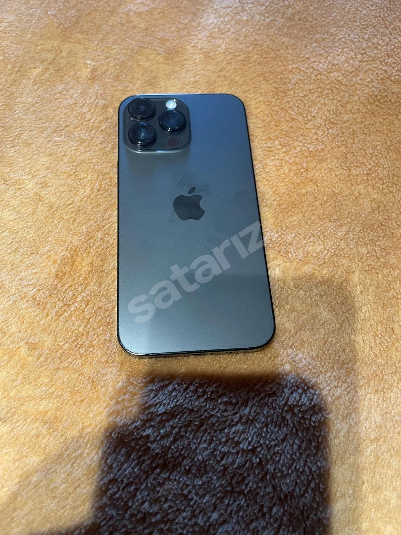 iPhone 14 Pro Max E Simli Ön Camı Çatlak